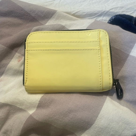 Hello Kitty Wallet - Picture 2 of 3